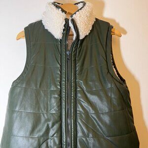 Tuckernuck Beckham Reversible vest Green faux Leather Sherpa Women's Large NWOT